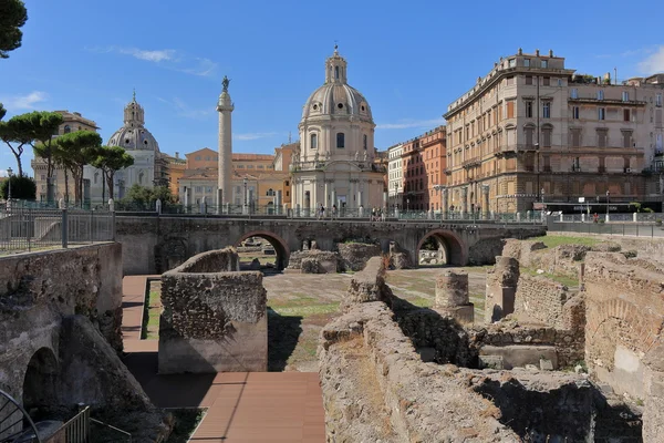 Belle vue sur les ruines du forum de Trajan — Photo