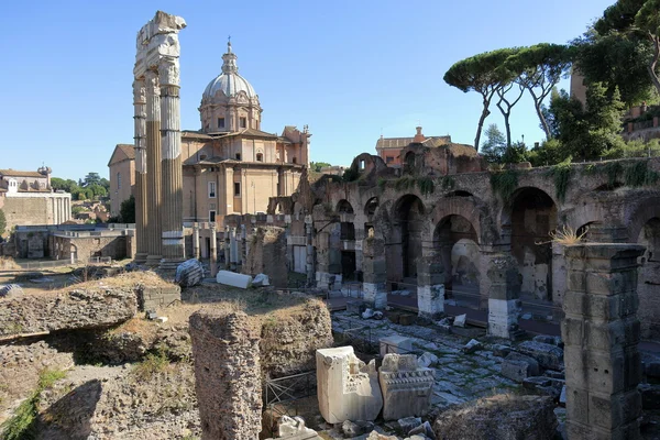 View from the ruins of the Roman forum to the Church — Stock Fotó