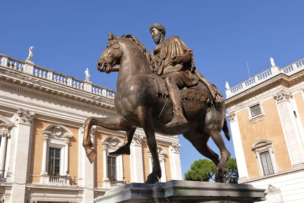 Ruiterstandbeeld van marcus aurelius in rome, Italië — Stockfoto