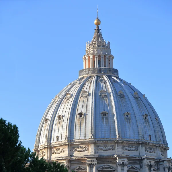 Cúpula de la basílica de San Pedro en vatican —  Fotos de Stock