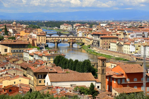 İtalya Floransa'da arno Nehri üzerinde köprüler