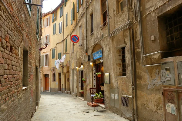 Αρχαία δρόμους και κτίρια στην Σιένα, Ιταλία — Φωτογραφία Αρχείου