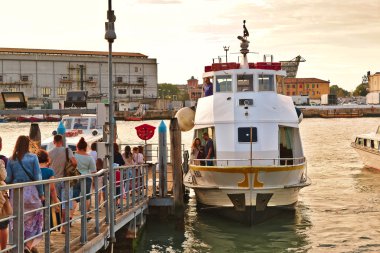 Venedik, İtalya, iniş bir tekne turist olduğunu