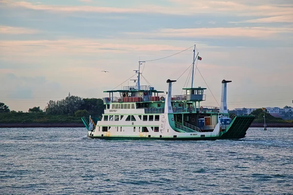 Ferry boat MARCO POLO 1 em Veneza, Itália — Fotografia de Stock