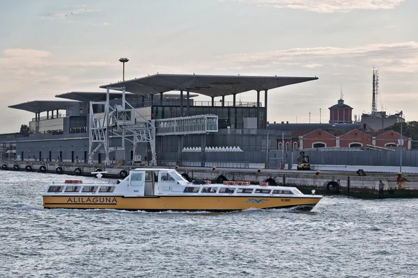 Venice, Italy. Boat Sior Elio Alilaguna VE 8885 in morning — Stock Photo, Image