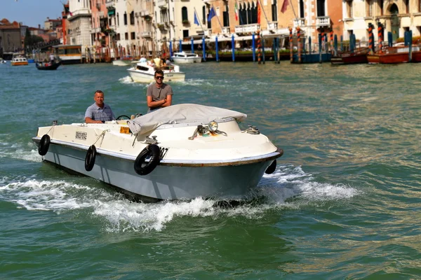Boat Servizio Postale in Venice, Italy. Small DOF — Stock Photo, Image