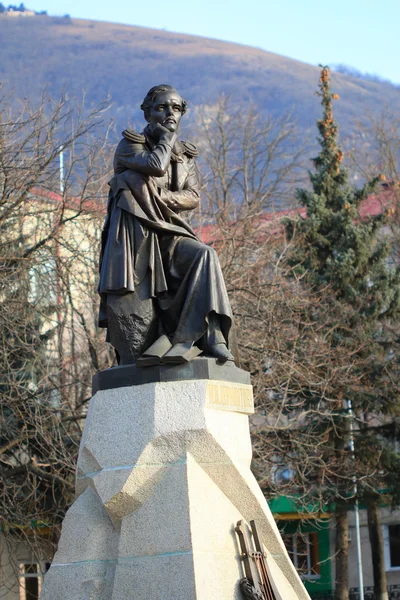 Bronzen beeld aan beroemde Russische dichter Lermontov. Pjatigorsk, R — Stockfoto