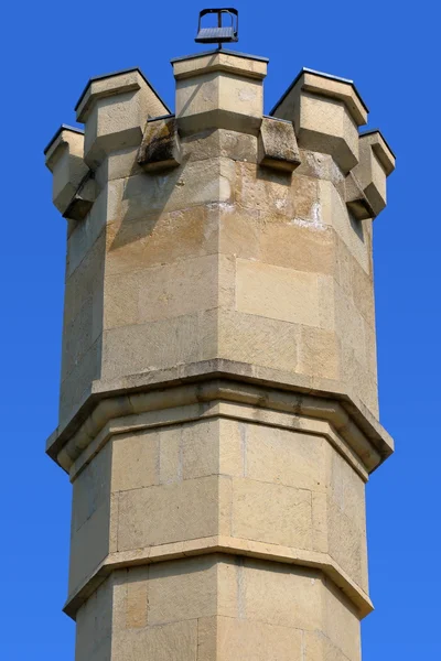 Tower from limestone blocks with lamp on top — Stock Photo, Image