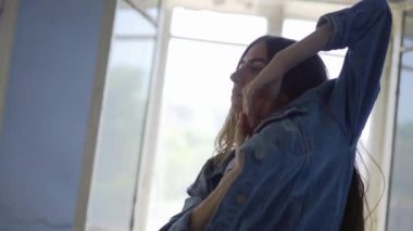 Dans sırasında kadın ellerinin geometri numaraları.