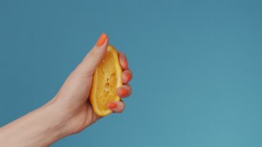 Çok sulu turuncu barış çerçevesini kapatın.