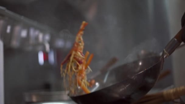 Close-up van spectaculaire geroosterde groenten voor het koken in een restaurant — Stockvideo