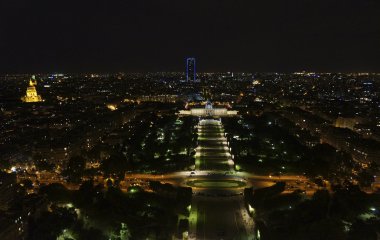 Eyfel Kulesi'nden göster