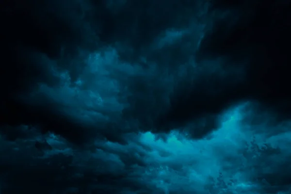 Céu Verde Azul Dramático Nuvens Trovão Pesadas Sombrias Teal Escuro — Fotografia de Stock