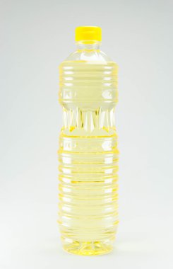 plastik şişe ile clipp izole sebze veya ayçiçek yağı