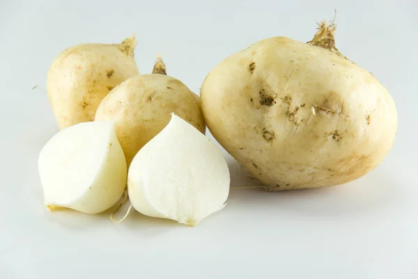 Beyaz arka plan üzerinde yam fasulye