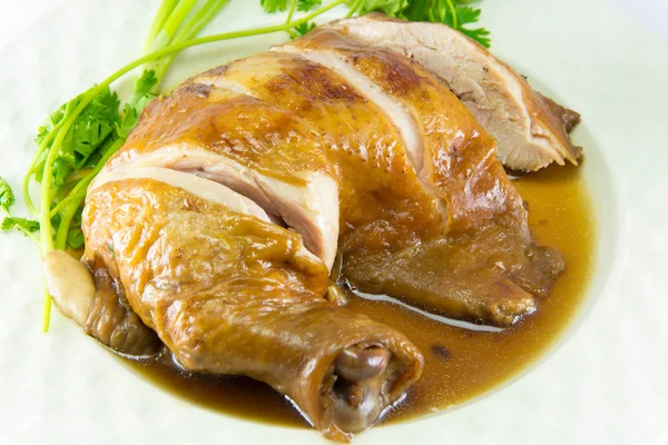 Haşlanmış tavuk balık sosu ve soğan ile