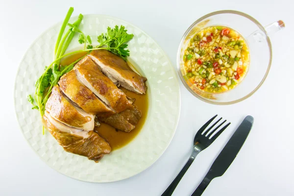 Haşlanmış tavuk balık sosu ve soğan ile