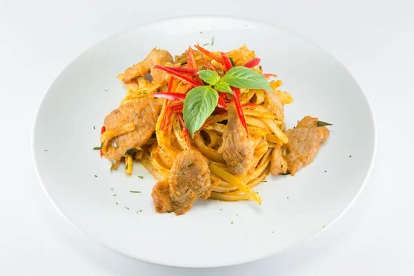 Mescolare gli Spaghetti fritti con Pasta Panang e Maiale — Foto Stock