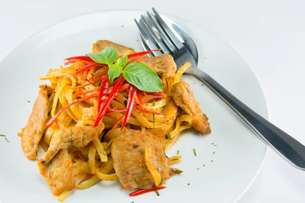 Mescolare gli Spaghetti fritti con Pasta Panang e Maiale — Foto Stock