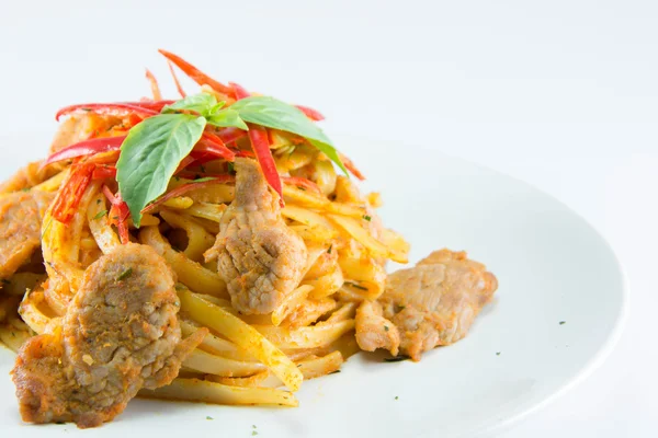 Mescolare gli Spaghetti fritti con Pasta Panang e Maiale — Foto Stock