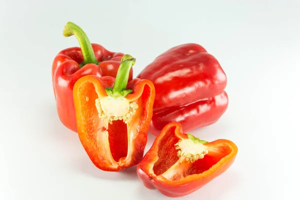 Pimentão doce colorido fresco (capsicum) em um backg branco — Fotografia de Stock