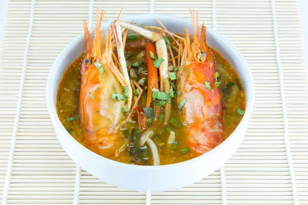 Tom Yum Goong, sopa picante con camarones - Cocina tailandesa en bac blanco — Foto de Stock