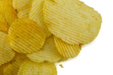 Patates cipsi beyaz arkaplanda izole.