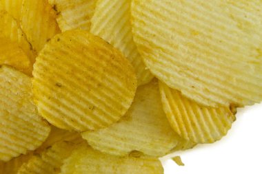 Patates cipsi beyaz arkaplanda izole.