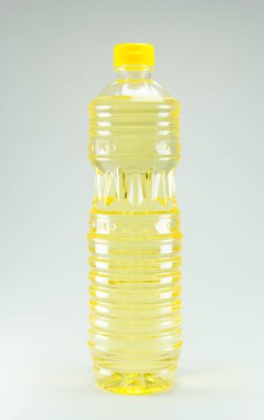 plastik şişe ile clipp izole sebze veya ayçiçek yağı