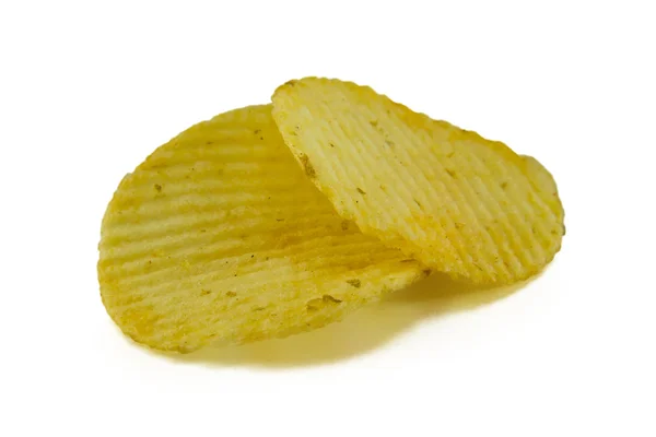 Картофельные чипсы на белом фоне. — стоковое фото