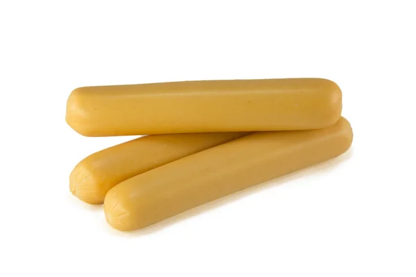 Beyaz arka planda izole edilmiş sosisler.