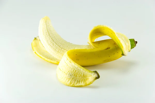 Gäng bananer på vit bakgrund. — Stockfoto