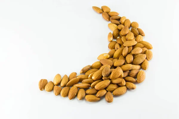 Nueces de almendras peladas aisladas sobre fondo blanco —  Fotos de Stock