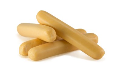 Beyaz arka planda izole edilmiş sosisler