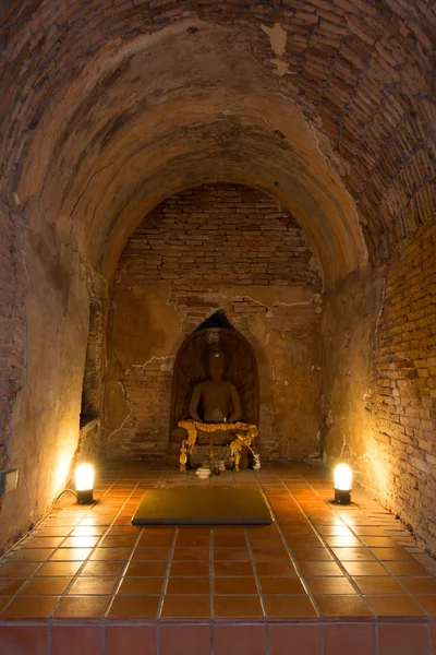 Thailandia, Chiang Mai, Tempio di Umong (Wat Umong), vecchio religioso — Foto Stock