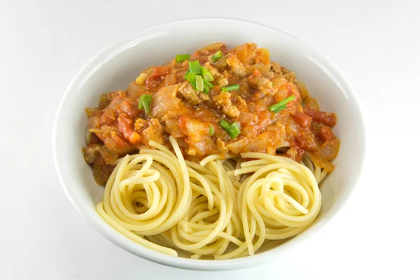 Spaghetti con carne di maiale macinata e salsa di pomodoro . — Foto Stock