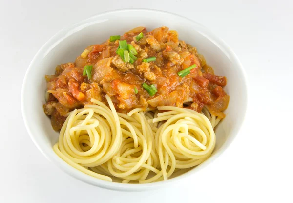Spaghetti con carne di maiale macinata e salsa di pomodoro . — Foto Stock