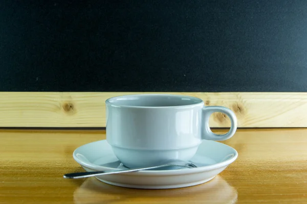 Nature morte tasse de café sur table en bois — Photo