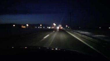 Gece otoyolda sürüş