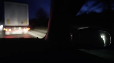 Gece otoyolda sürüş