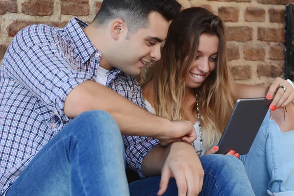 Young couple using tablet — Stock Photo, Image