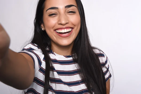 Young woman taking selfie — Stock Photo, Image