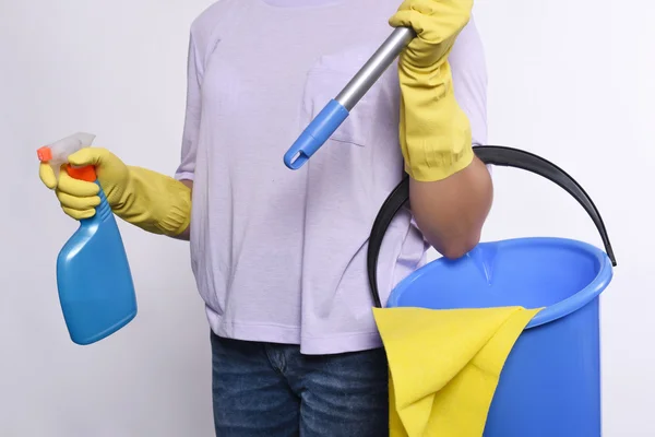 Žena s čistící rukavice a kbelík — Stock fotografie