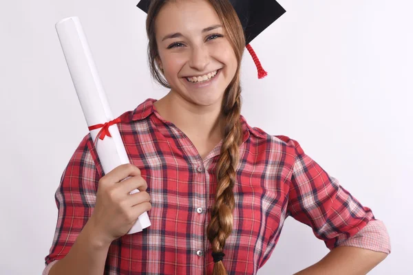 Diploma ve mezuniyet kap ile öğrenci — Stok fotoğraf