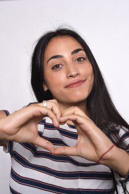 Genç kadın gösteren ifade