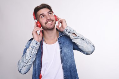 yakışıklı delikanlı müzik 