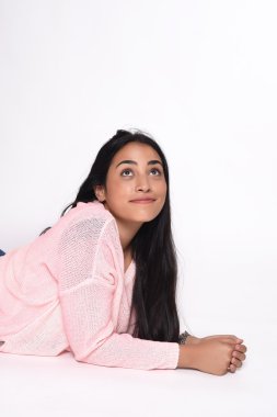 genç kadın düşünceli