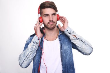 yakışıklı delikanlı müzik 