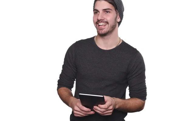 Potret pemuda yang menggunakan tablet . — Stok Foto
