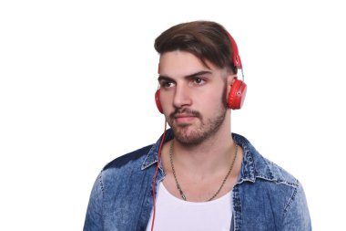 yakışıklı delikanlı müzik 